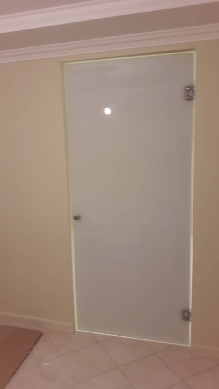 Дверь распашная из стекла не прозрачная для кабинета